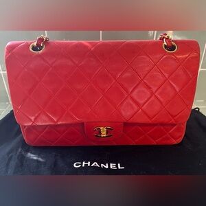 Chanel classic double flag bag
Red Lambskin , gold tone hardware